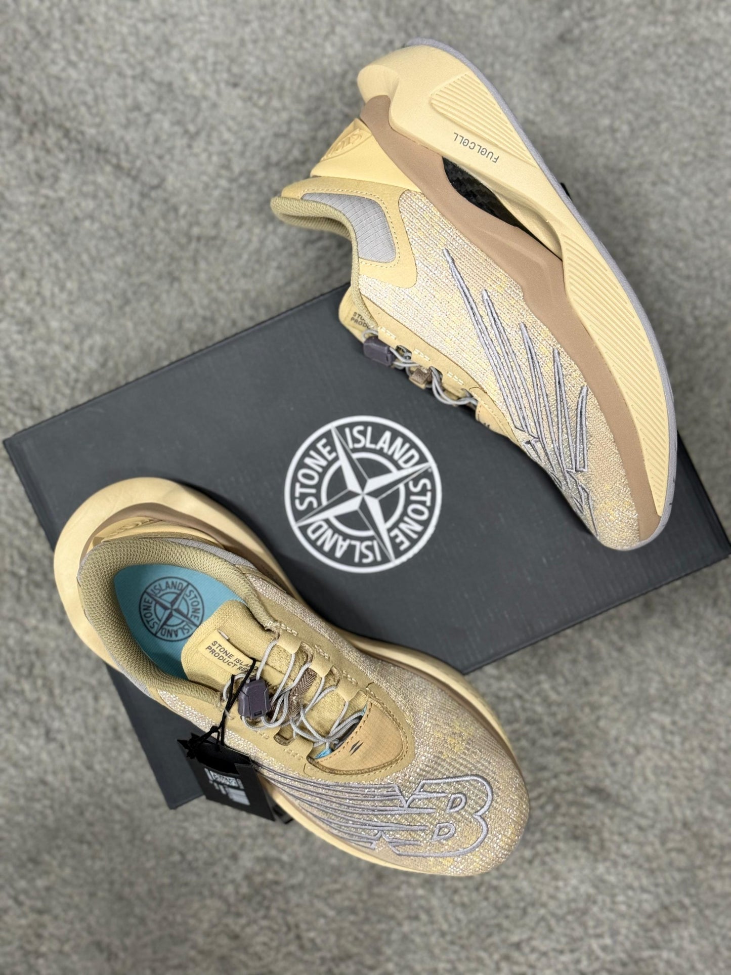 Stone island dorada máxima calidad