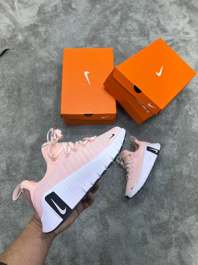 ZAPATILLAS NIKE FREE METCON ROSA
