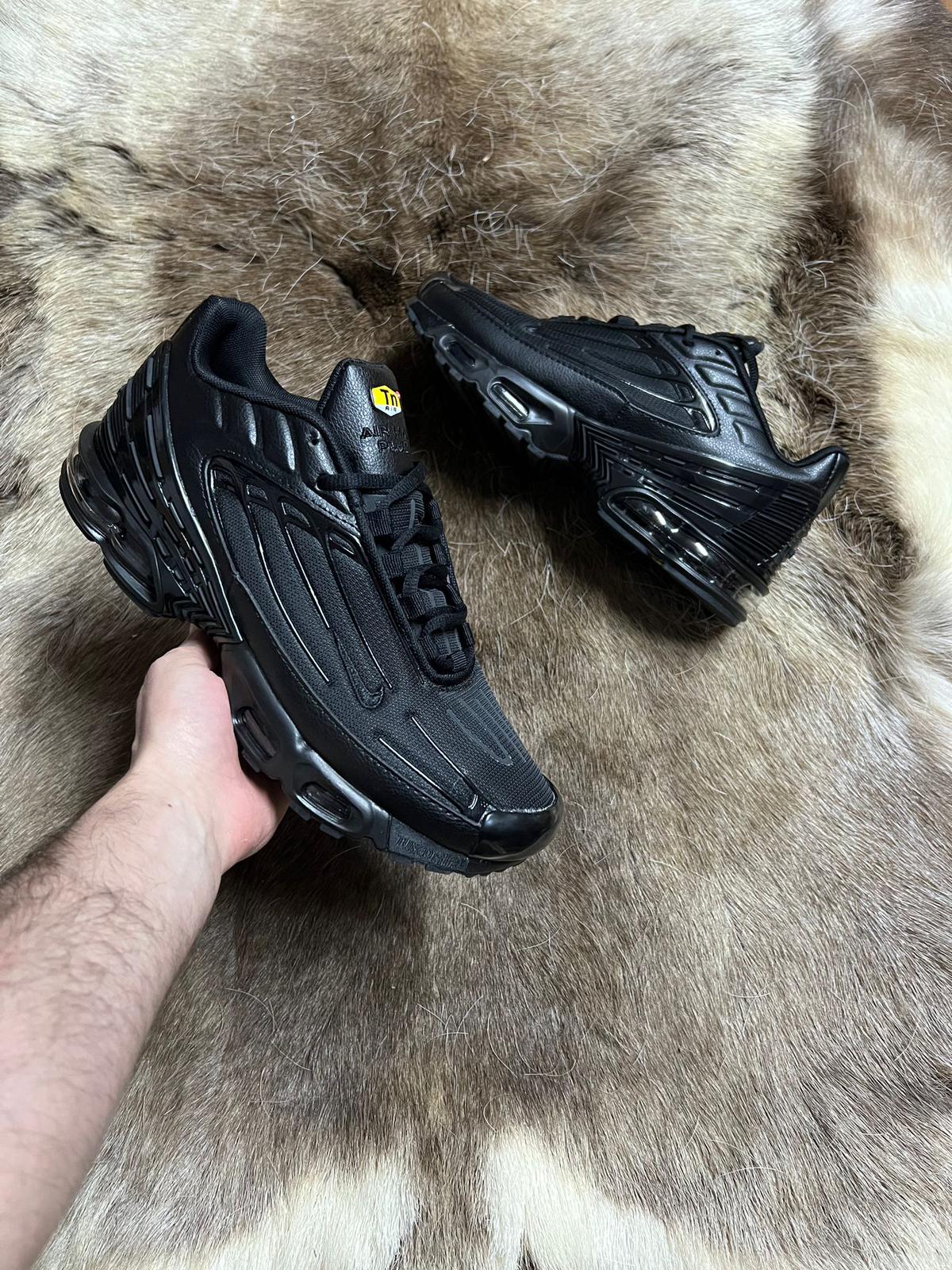 NIKE TUNNED NEGRO