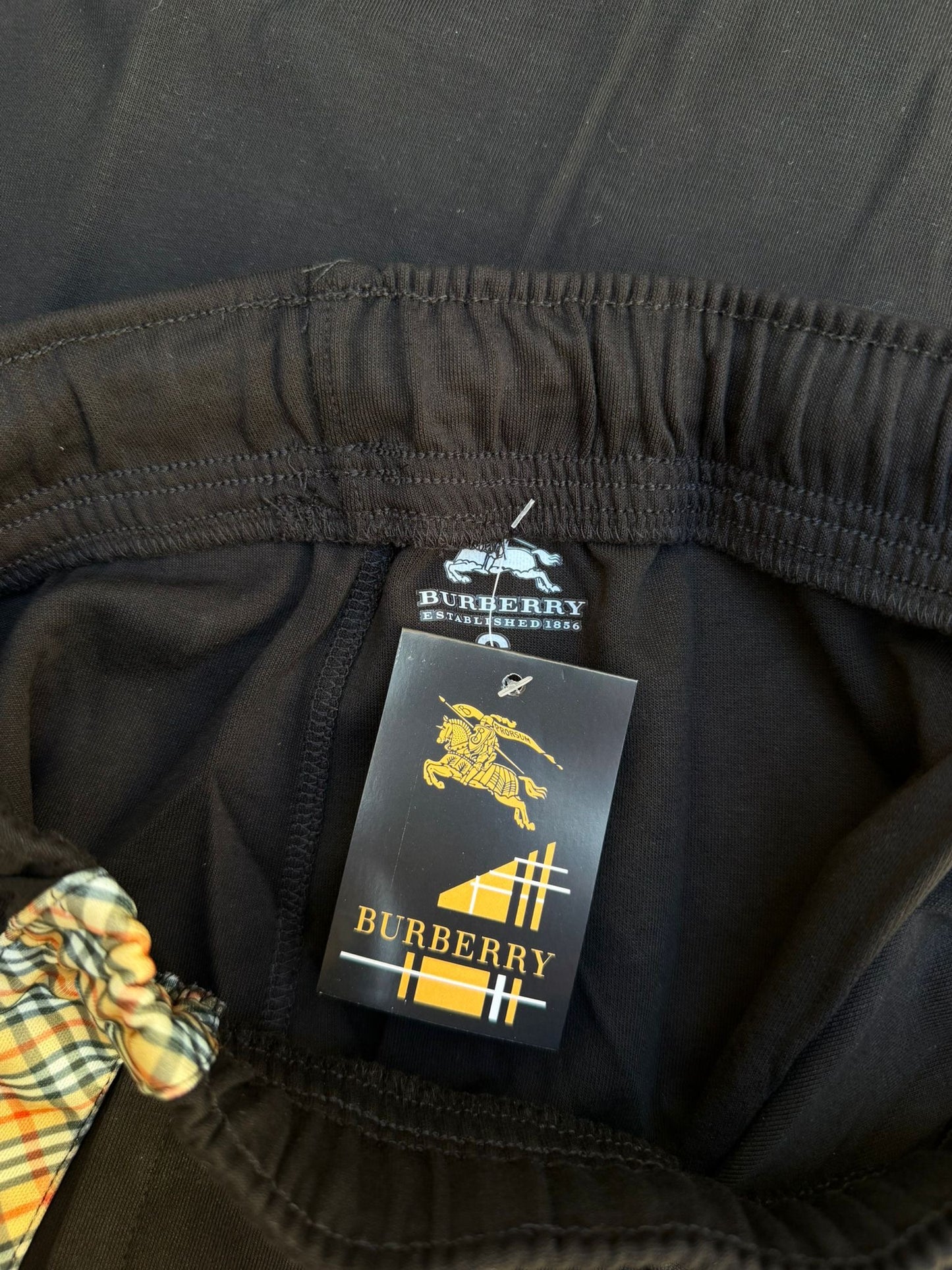 Conjunto burberry verano 2026