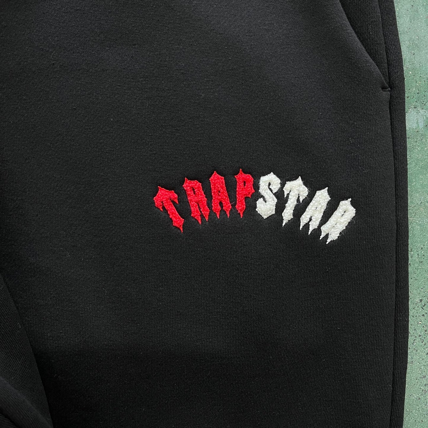 Trapstar bordado negro