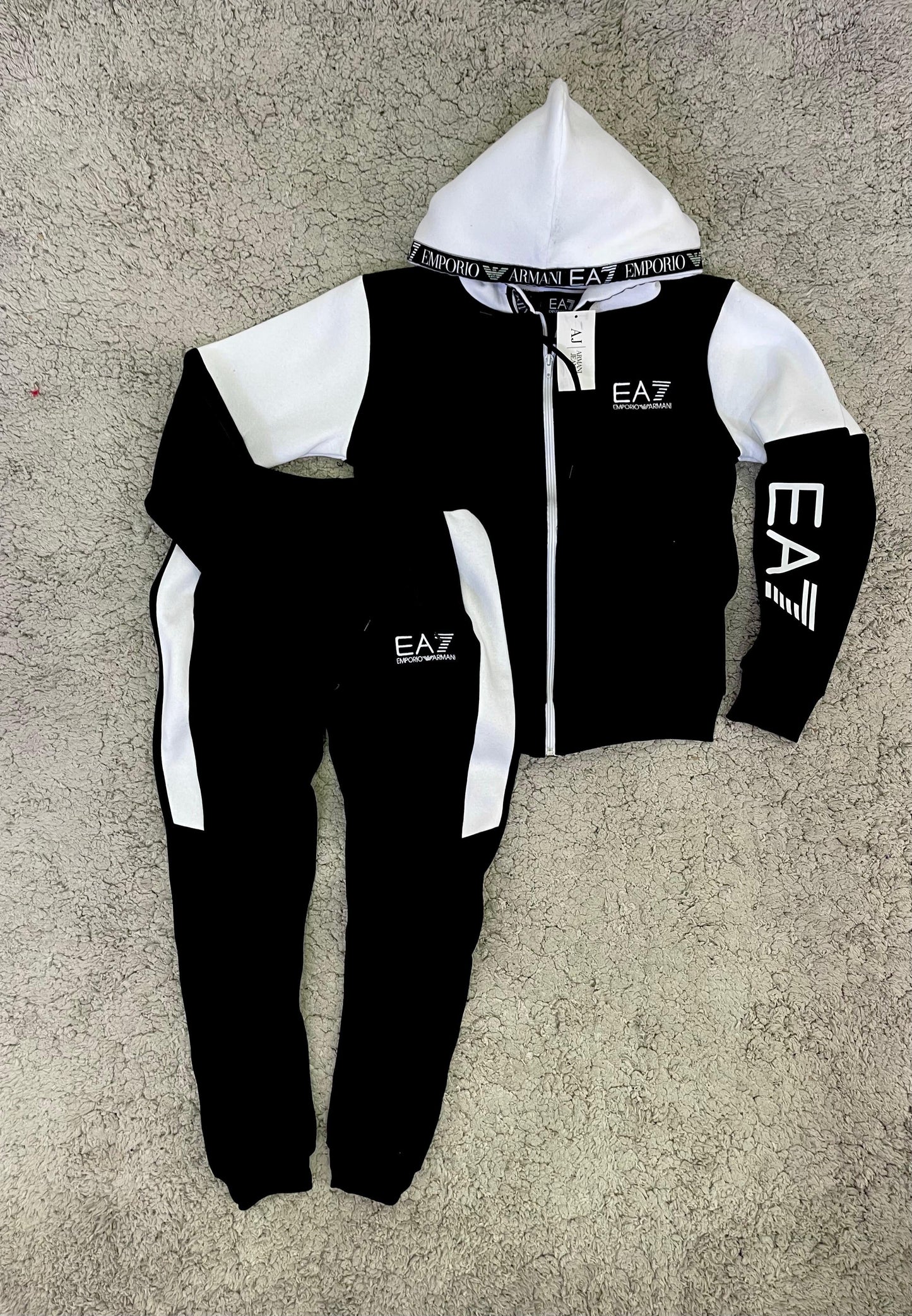 Nuevo Chándal EA7  armani negro blanco