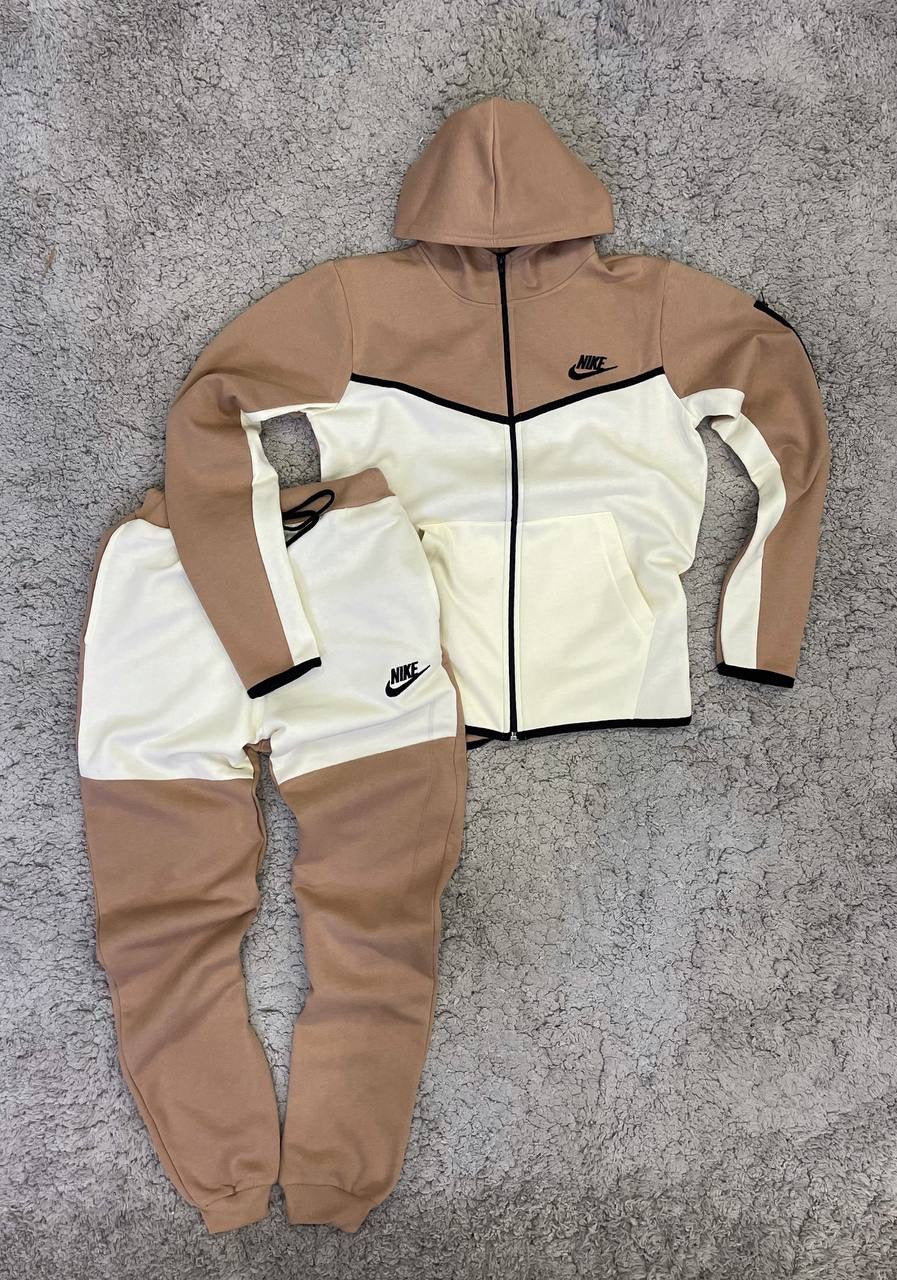 NIKE TECH FLEECE CREMA