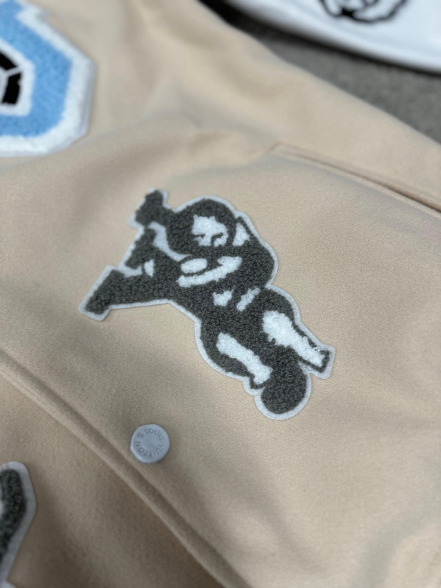 Chaquetas LOUIS VUITTON

Calidad *HOT GAME*