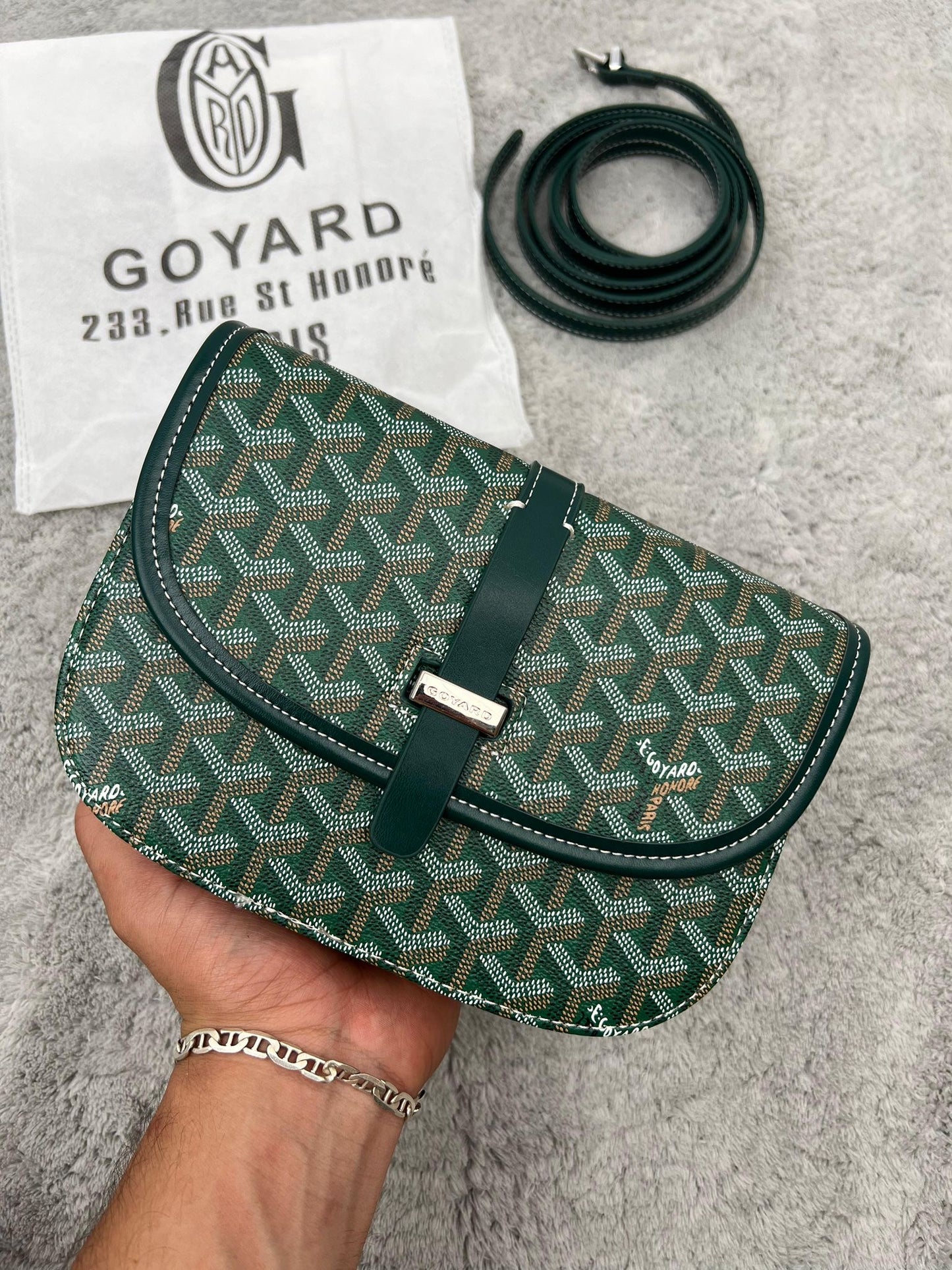 Bandolera goyard 

3 Uds por 120€