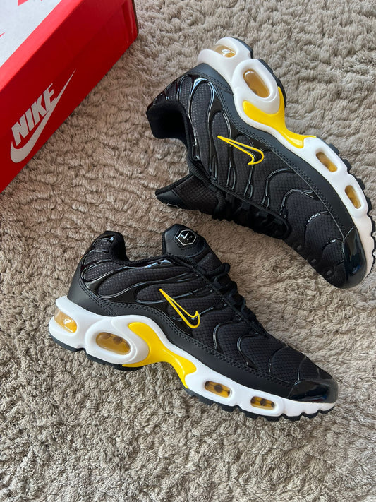 NIKE TN SHARK RED WHIT BLACK MÁXIMA CALIDAD