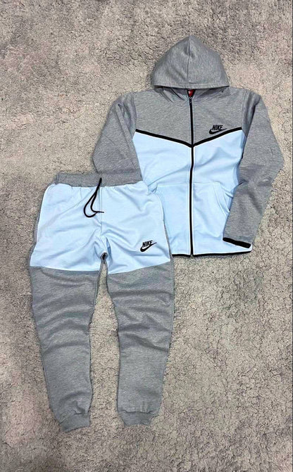 NIKE TECH FLEECE CIELO/GRIS