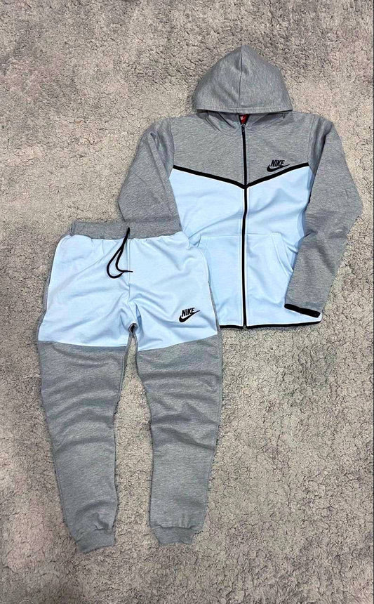 NIKE TECH FLEECE CIELO/GRIS