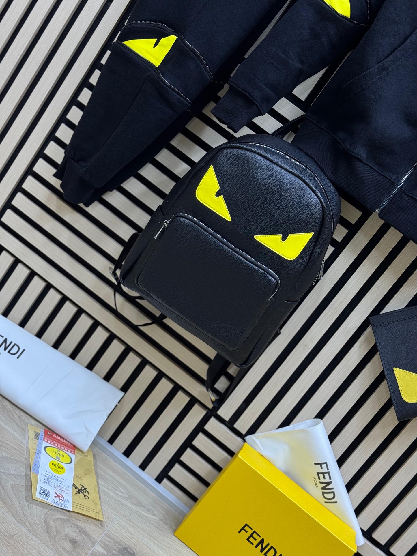 Chándal FENDI

CALIDAD INIGUALABLE G5