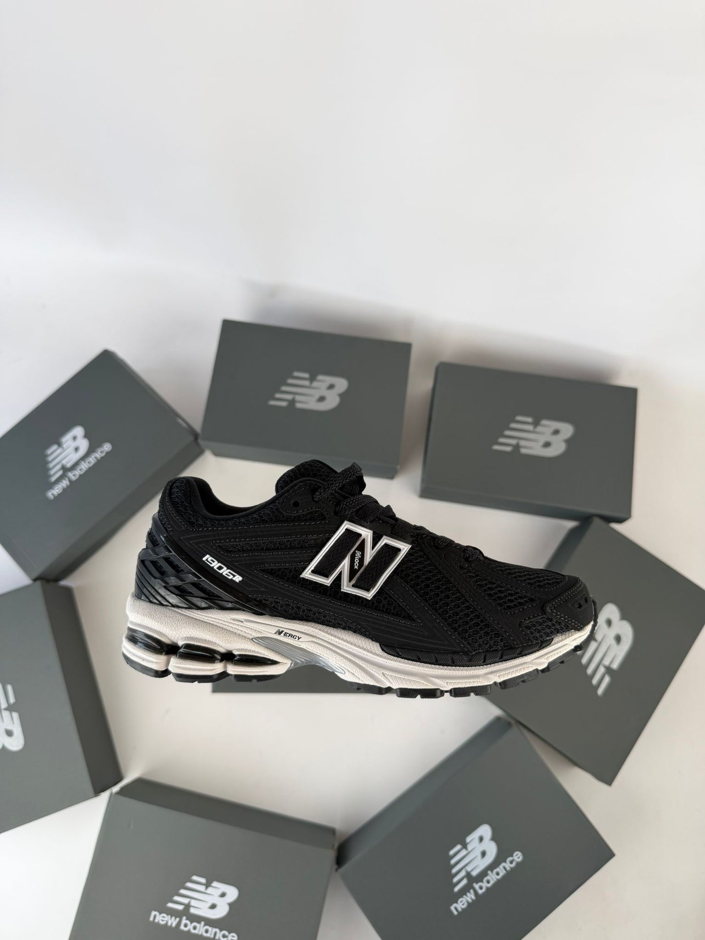 New Balance 1906 R