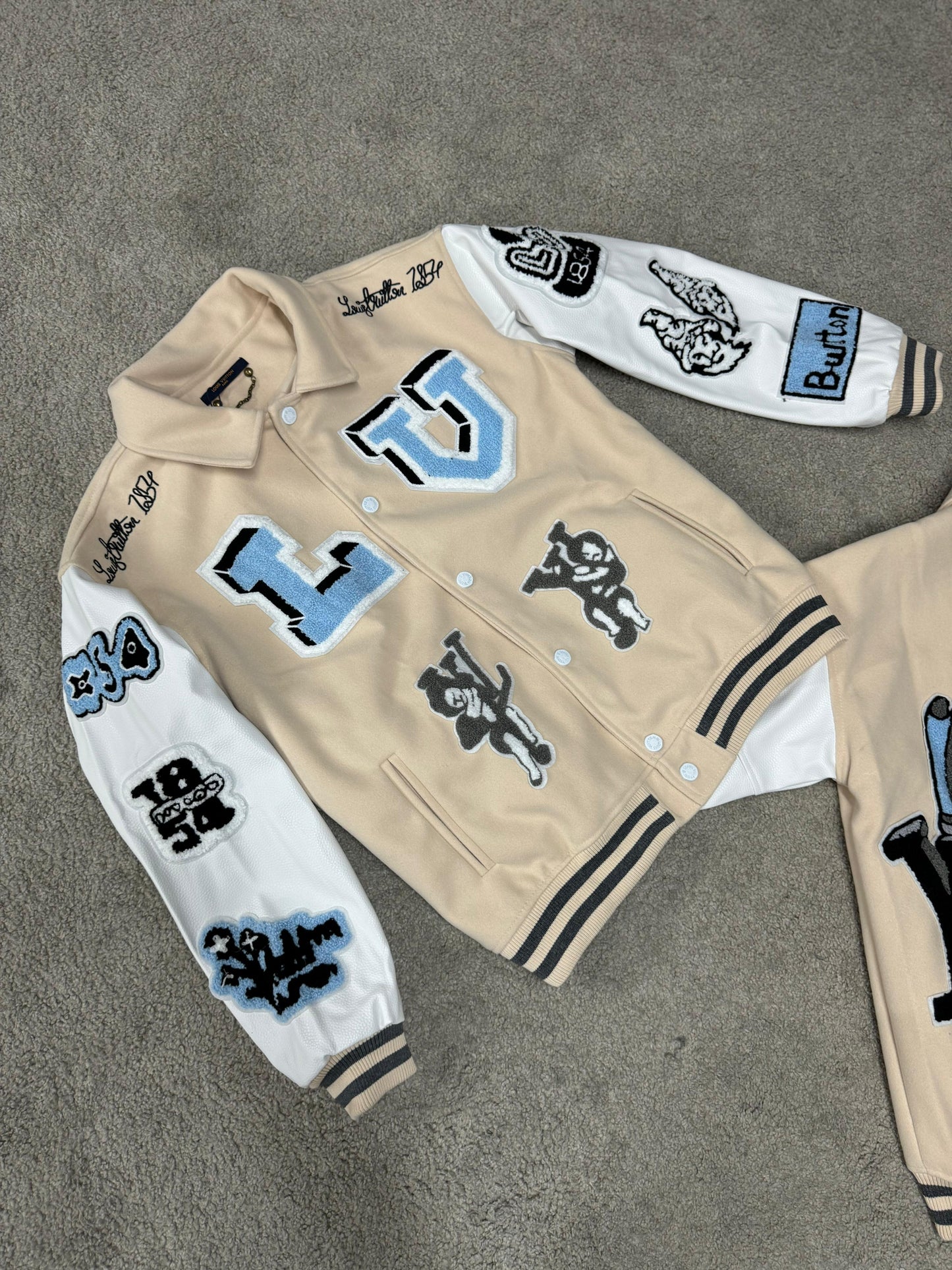 Chaquetas LOUIS VUITTON

Calidad *HOT GAME*