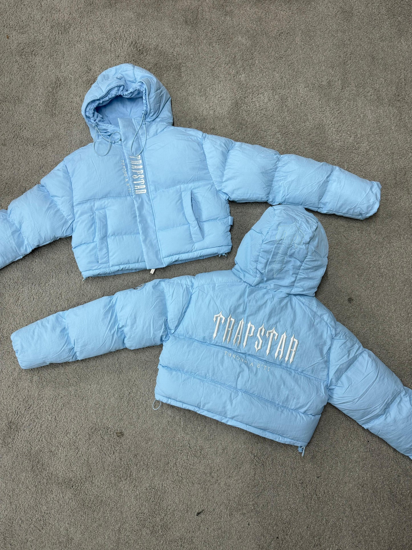 Chaquetas TRAPSTAR it’s secret

Chica