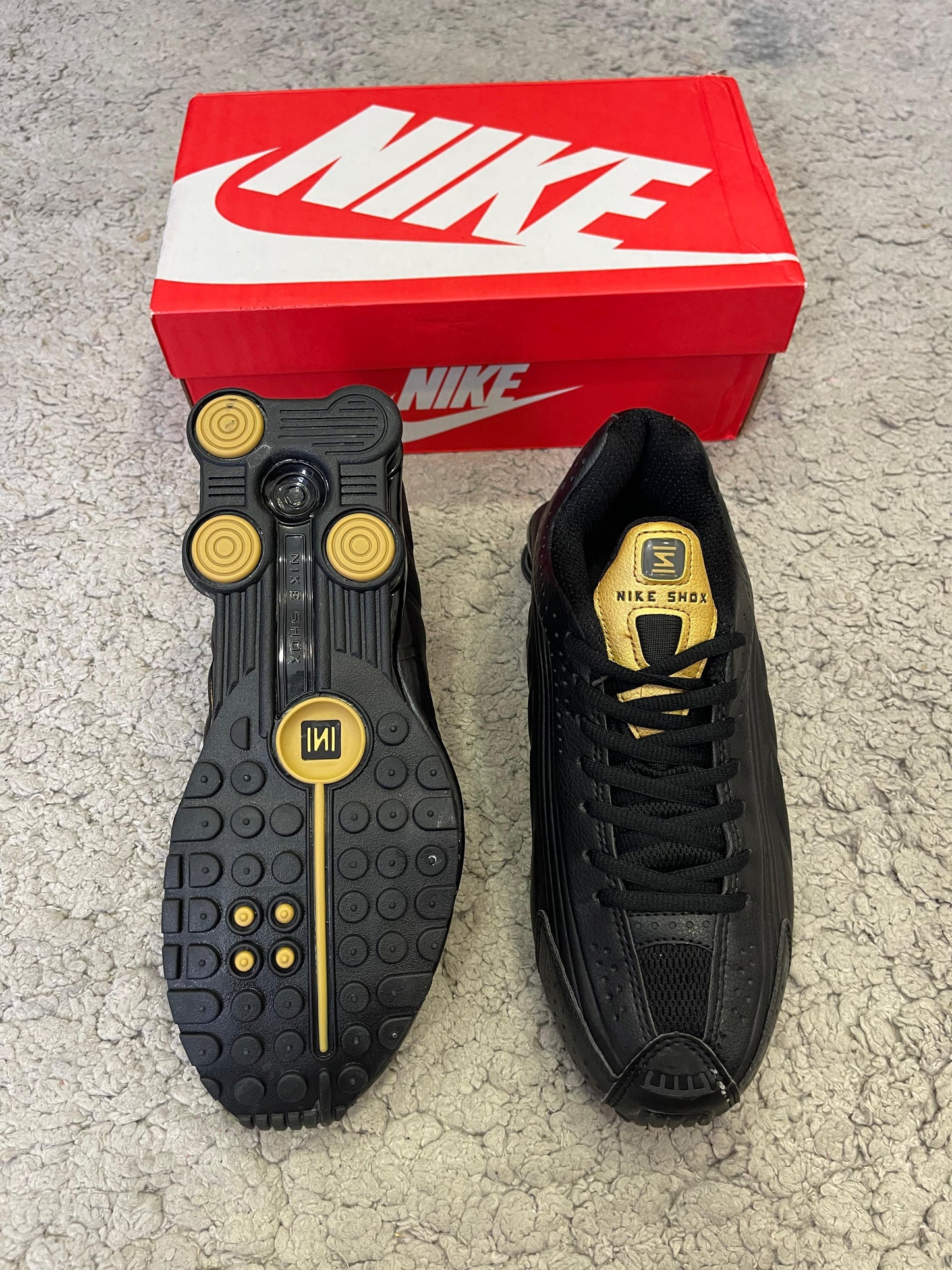Nike Shox R4 negras