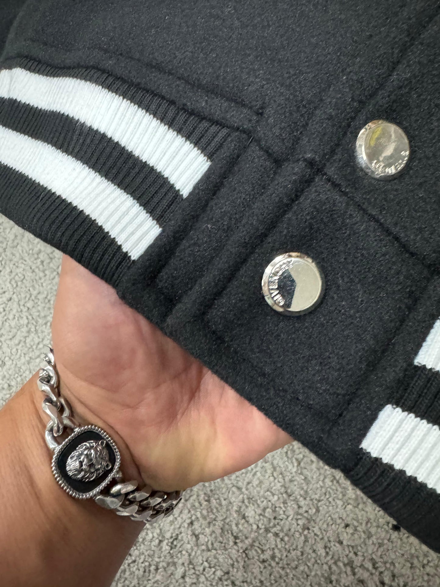 Chaquetas GIVENCHY

Calidad *HOT GAME*