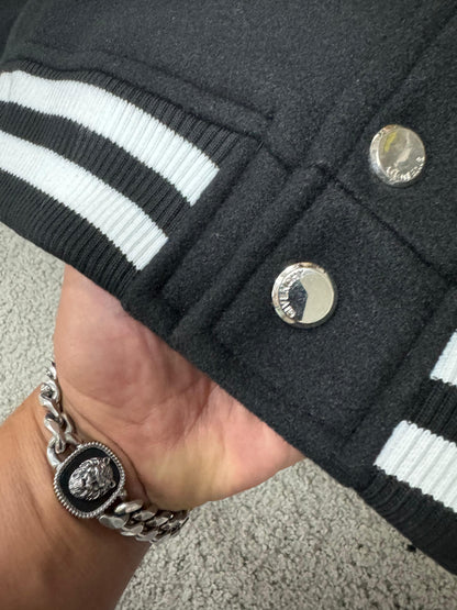 Chaquetas GIVENCHY

Calidad *HOT GAME*
