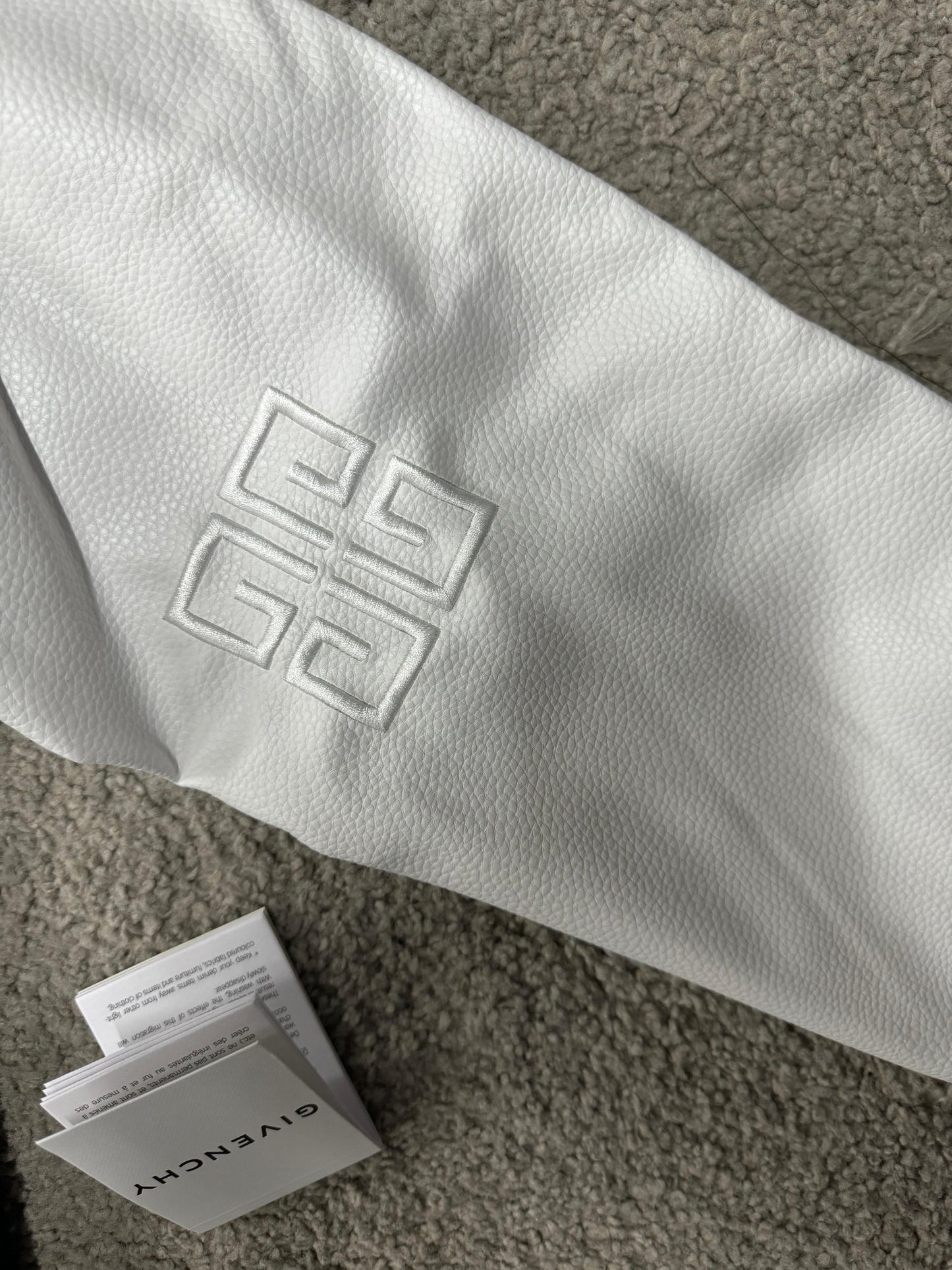 Chaquetas GIVENCHY

Calidad *HOT GAME*