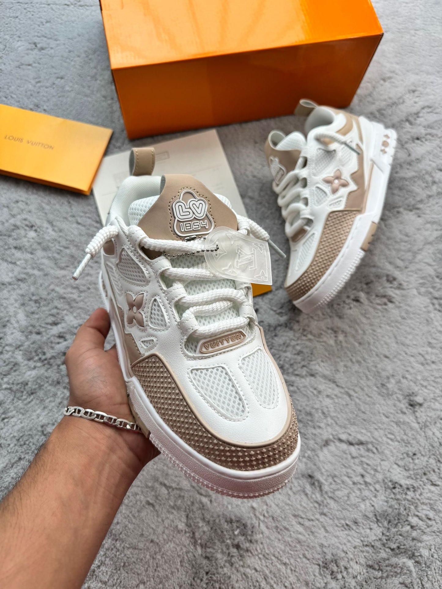 LOUIS VUITTON STAKE