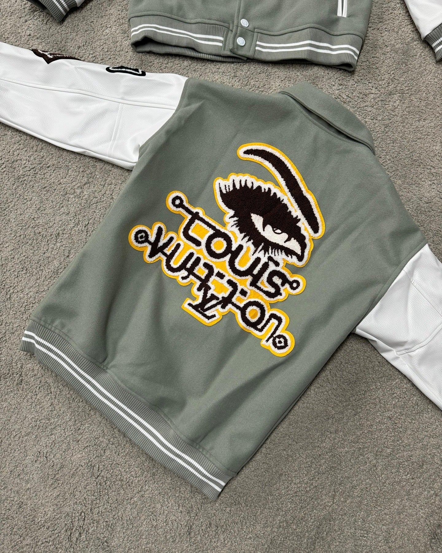 Chaquetas LOUIS VUITTON

Calidad *HOT GAME*