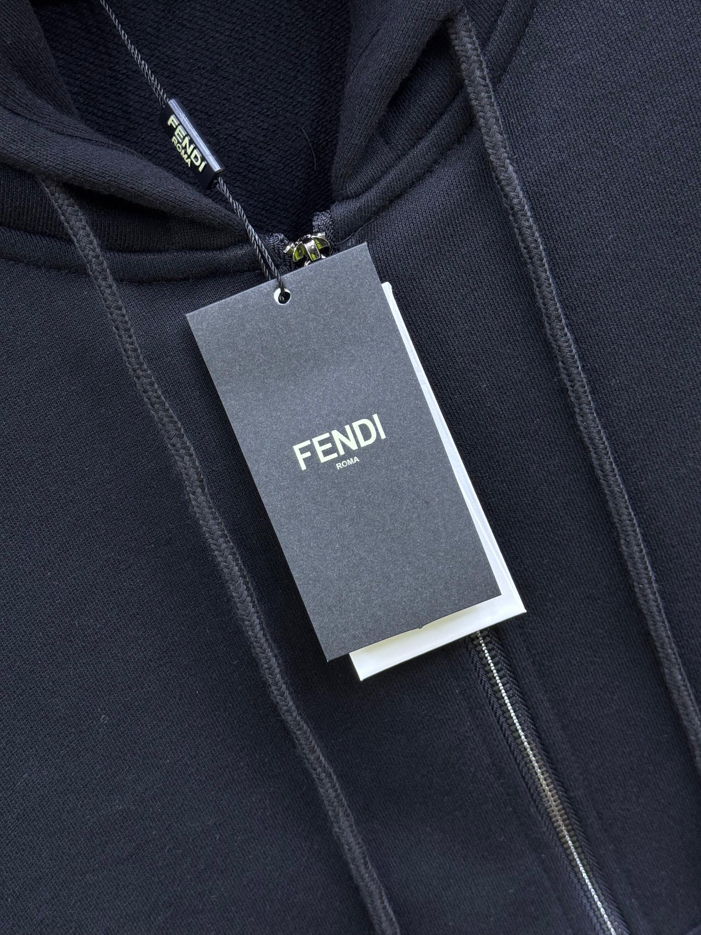 Chándal FENDI

CALIDAD INIGUALABLE G5