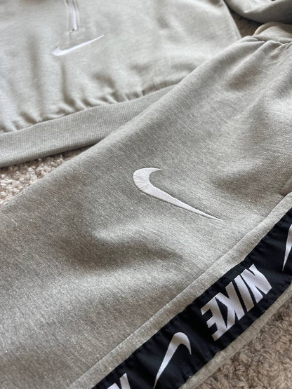 Chandal mujer Nike gris