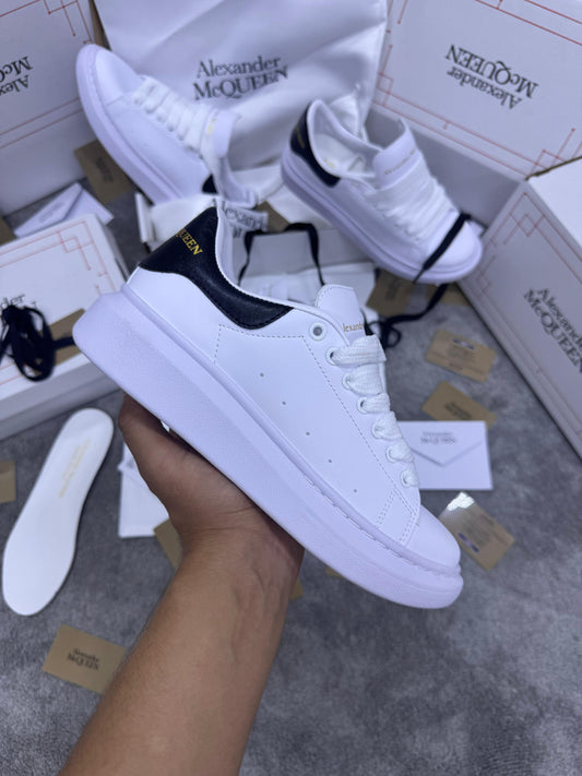 ALEXANDER MCQUEEN blanca y negra