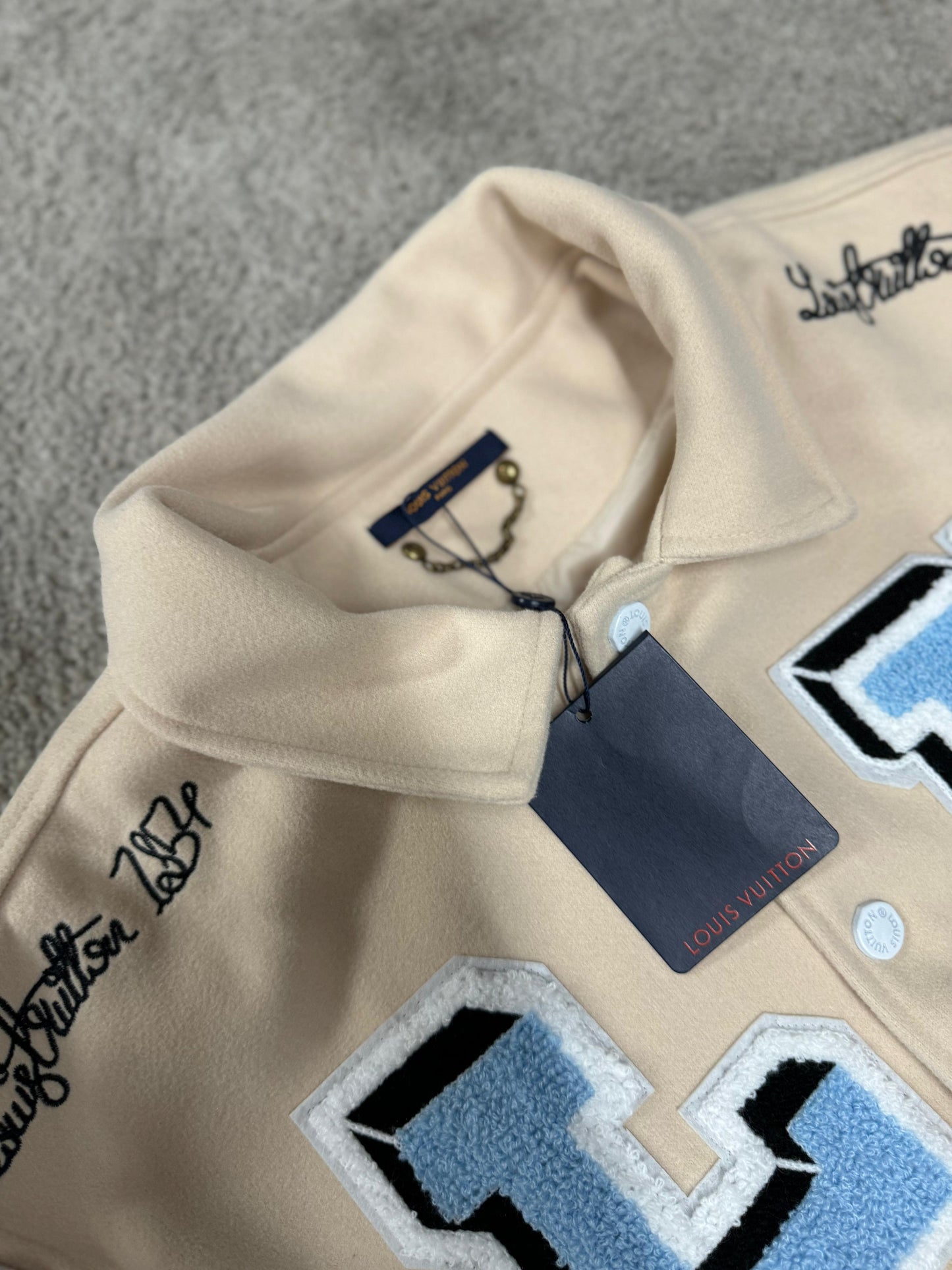 Chaquetas LOUIS VUITTON

Calidad *HOT GAME*