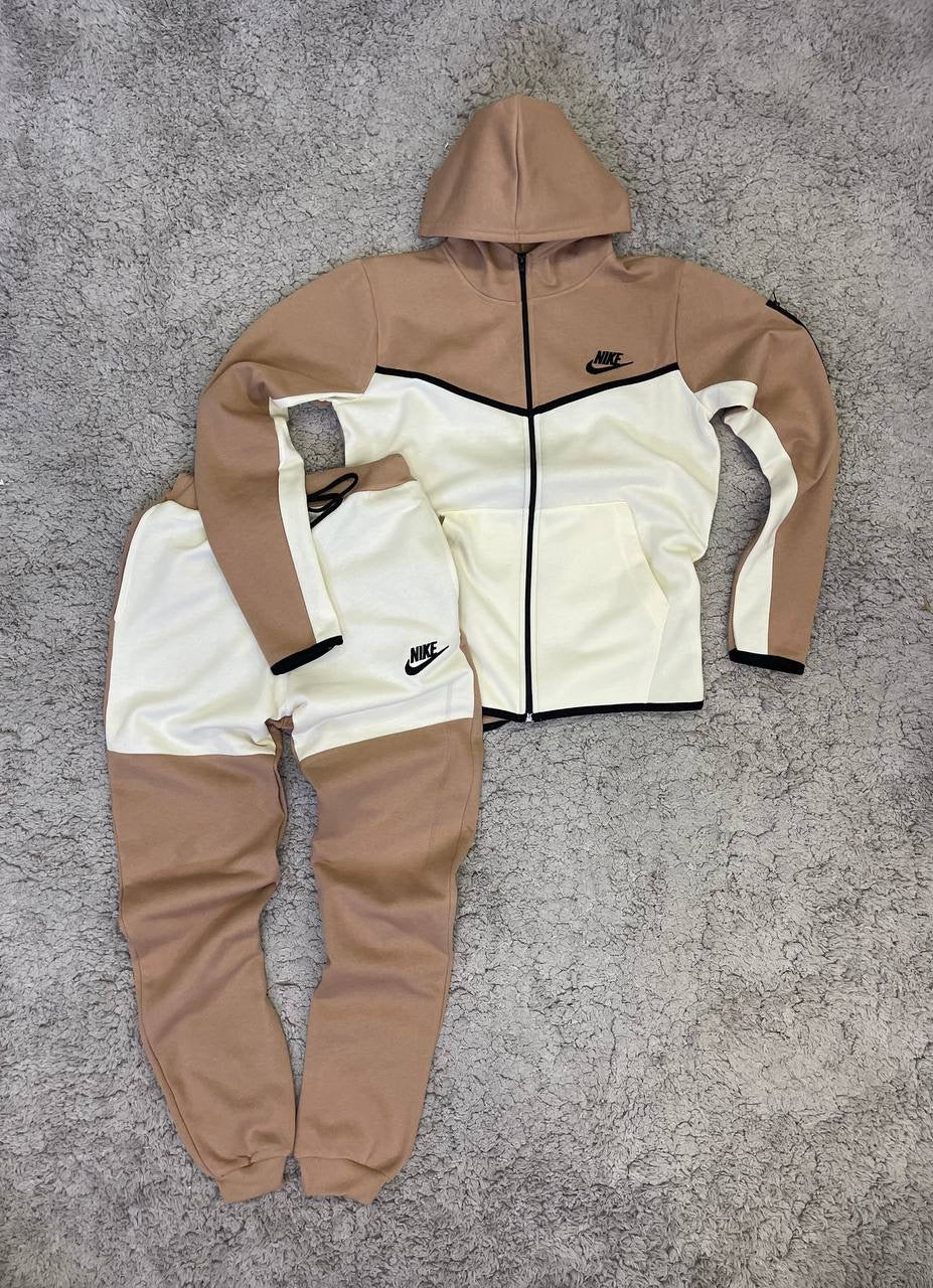 NIKE TECH FLEECE CREMA