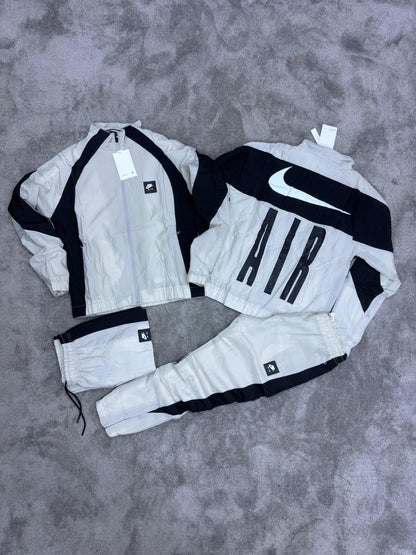 Chándal Nike AIR

CALIDAD INIGUALABLE G5