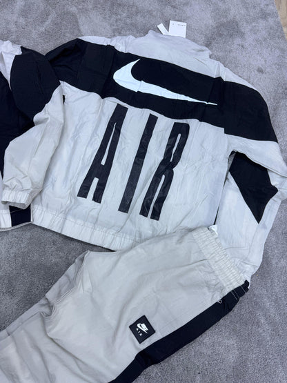 Chándal Nike AIR

CALIDAD INIGUALABLE G5