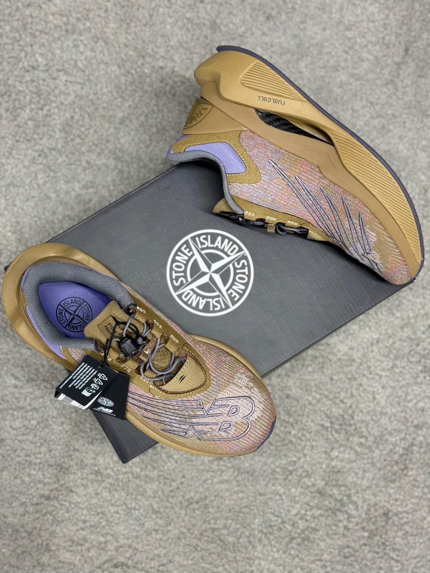 Stone island  dorada máxima calidad