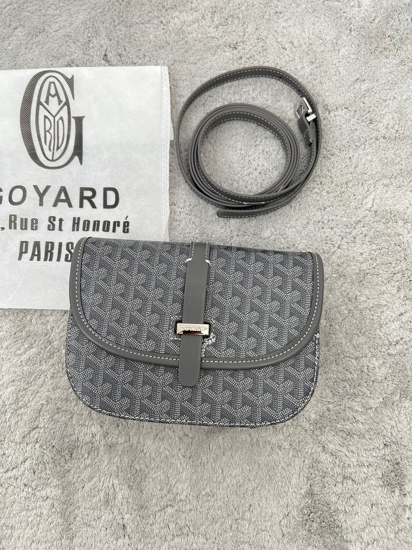 Bandolera goyard 

3 Uds por 120€