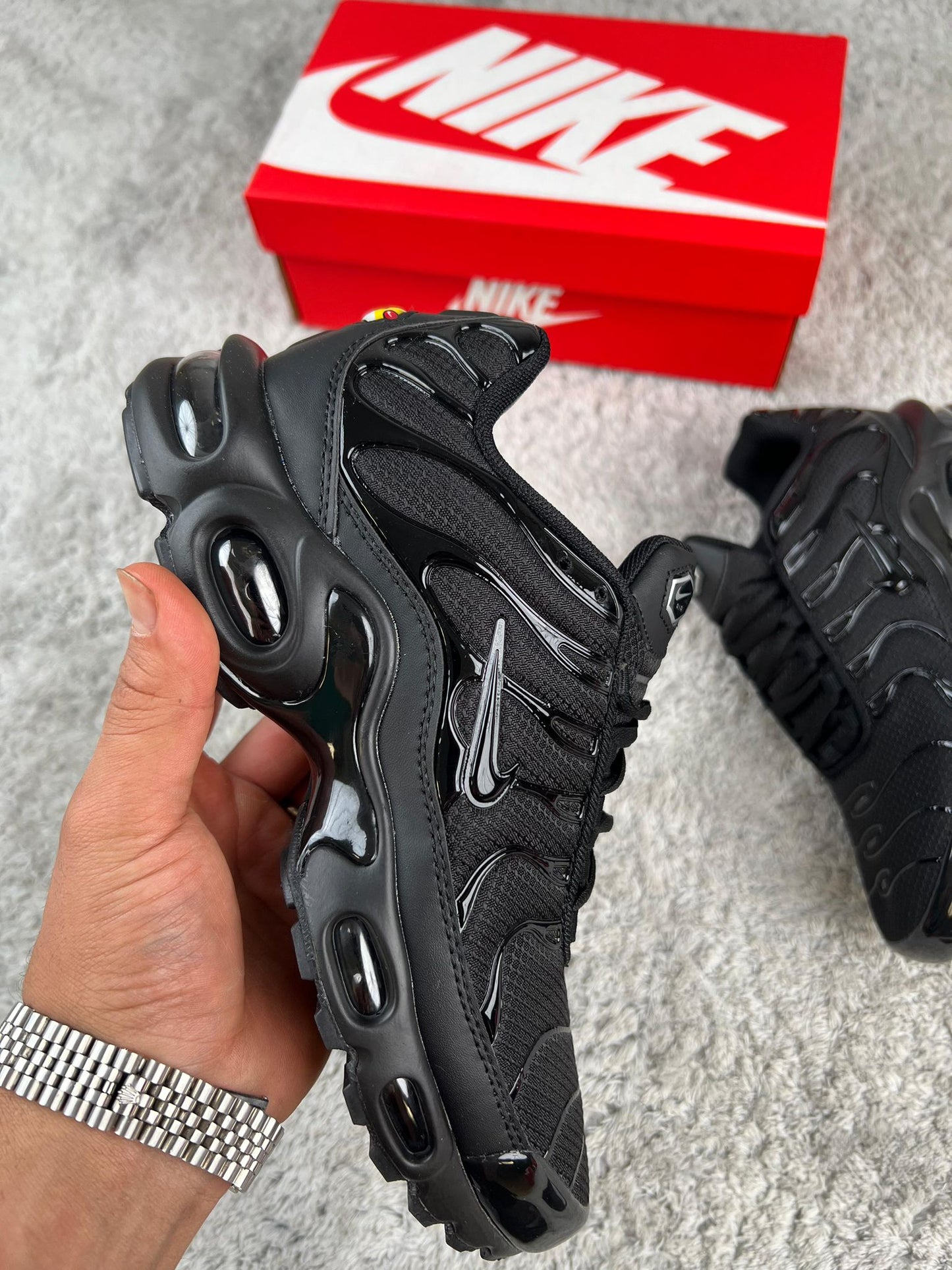 Nike tn SHARK RED WHITE BLACK