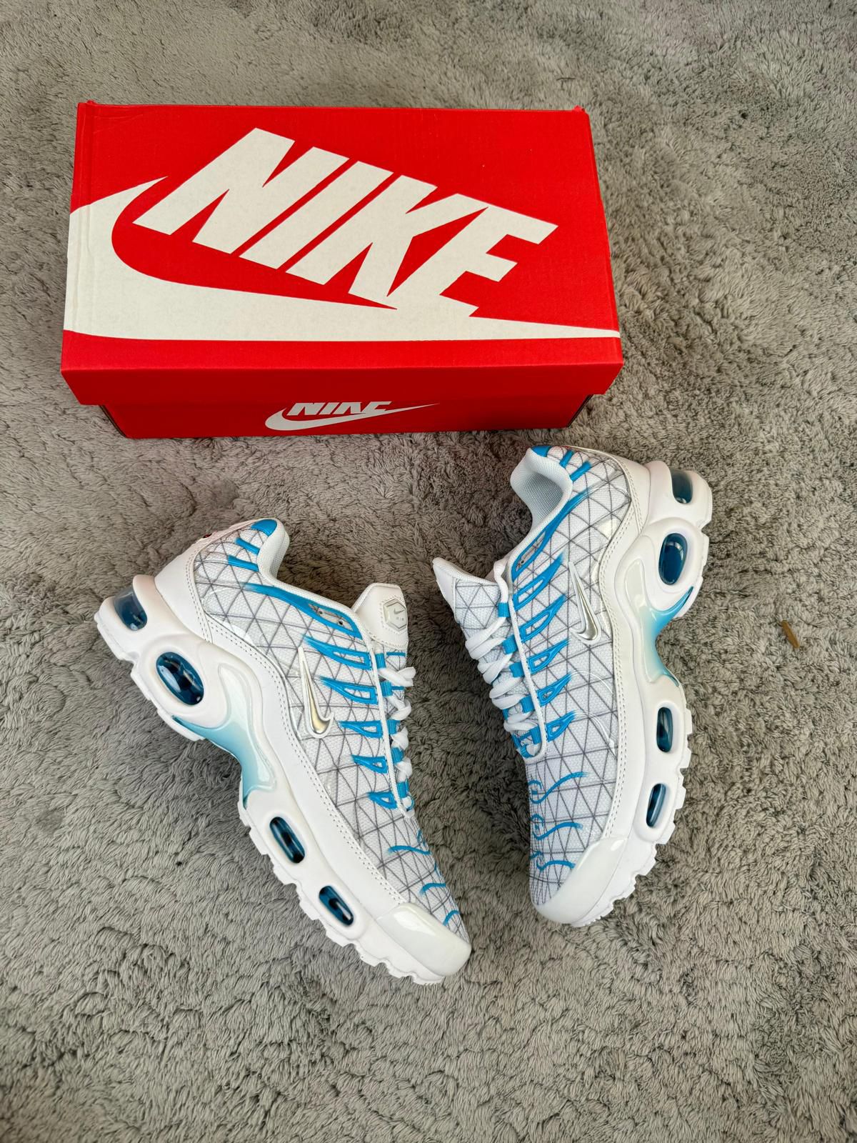 Nike tn SHARK RED WHITE BLACK