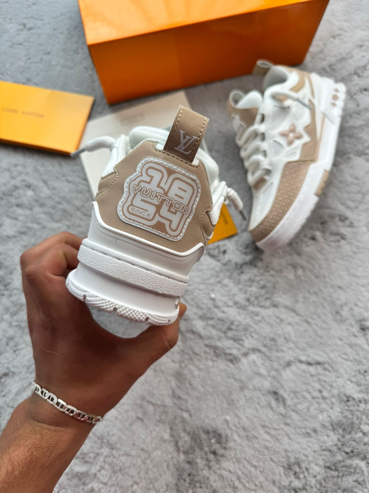 LOUIS VUITTON STAKE