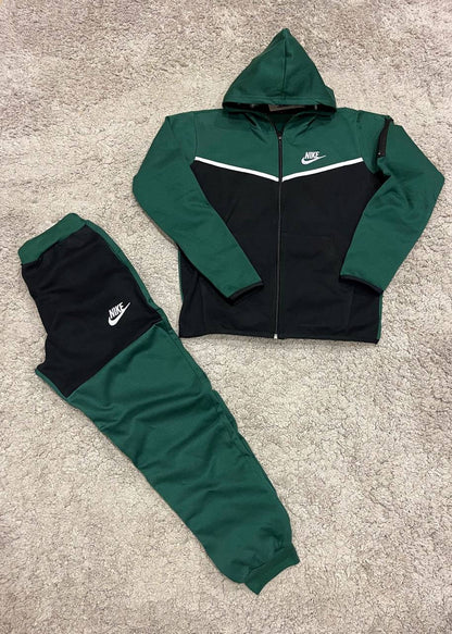 NIKE TECH FLEECE VERDE Y NEGRO