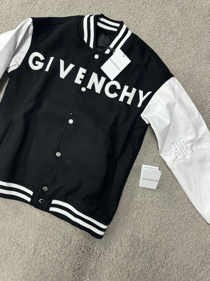 Chaquetas GIVENCHY

Calidad *HOT GAME*