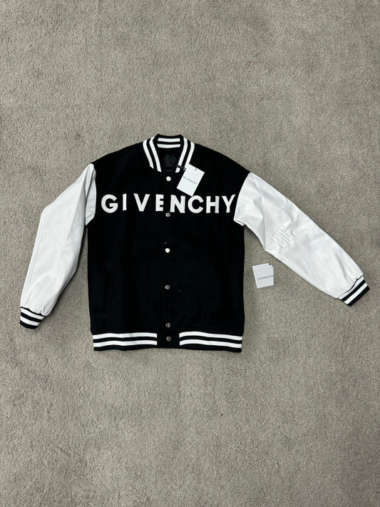 Chaquetas GIVENCHY

Calidad *HOT GAME*