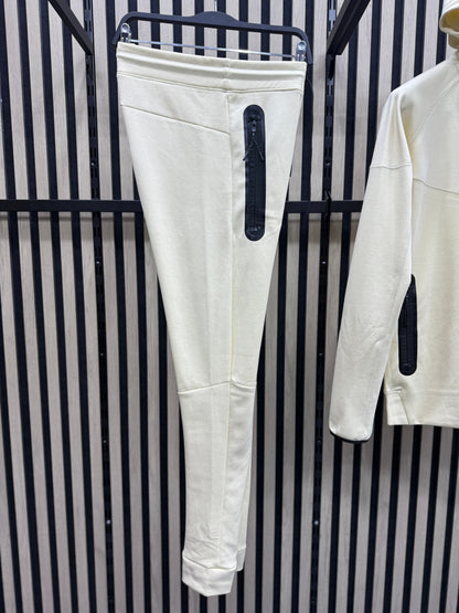Chandal Nike Tech ( Crema )