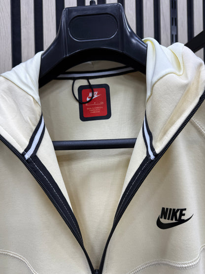 Chandal Nike Tech ( Crema )
