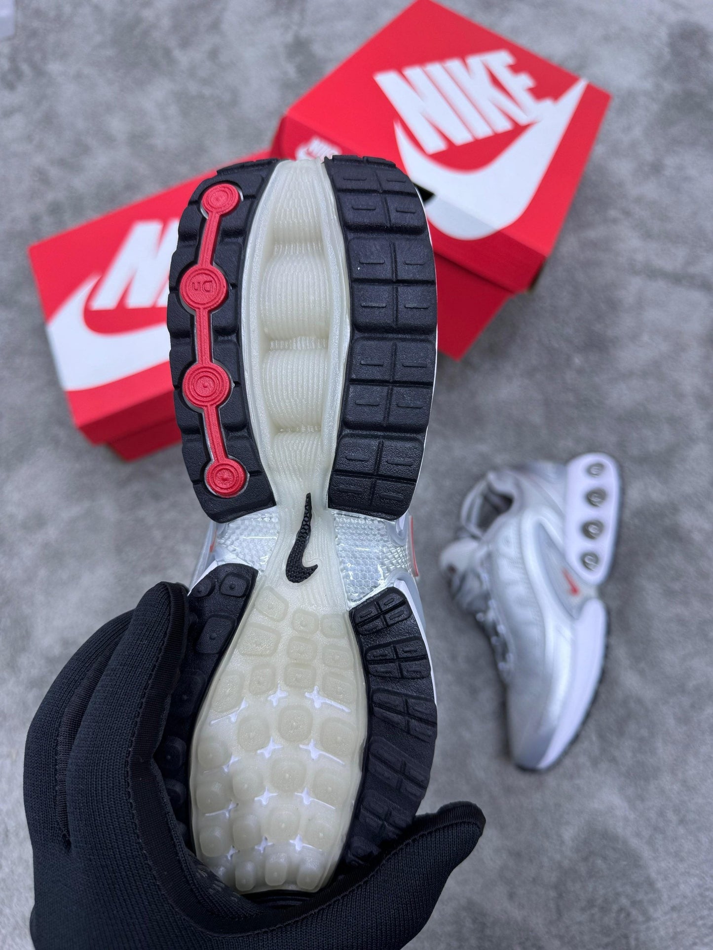 Air Max DN ( Supreme ) ⚪