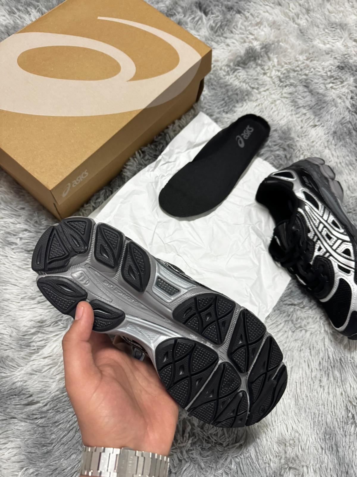 Asics gel negro y gris